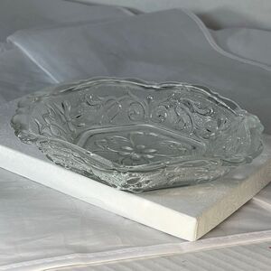 VTG Indiana Glass Tiara clear Sandwich glass hexagon daisy scroll bowl.